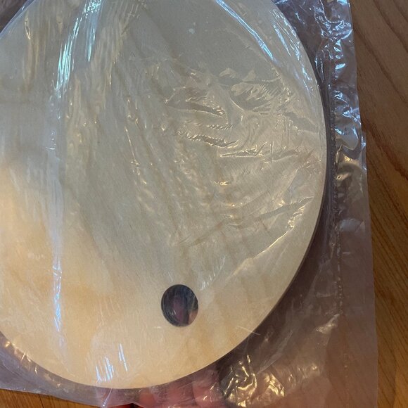 NWT Decorative Natural Birch Wood Round Cutting Board W 11.5" / D 11.5" / H 0.5" - Picture 7 of 9